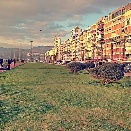 Maris , Greek House @ Center Alsancak *