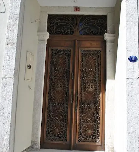 Maris , Greek House @ Center Alsancak Villa *