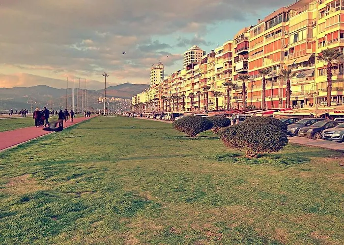 Maris , Greek House @ Center Alsancak *